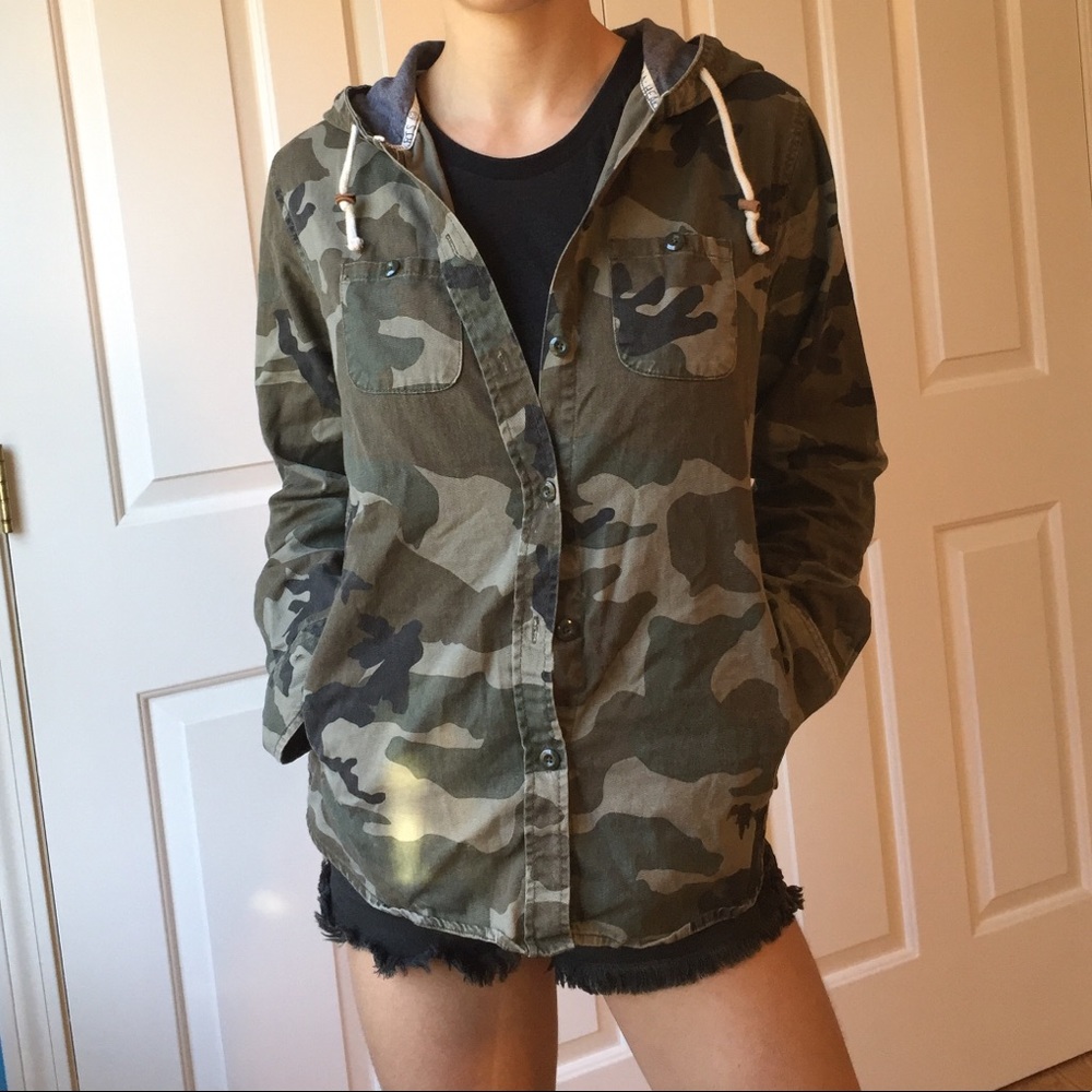 Pacsun LA Hearts camo jacket